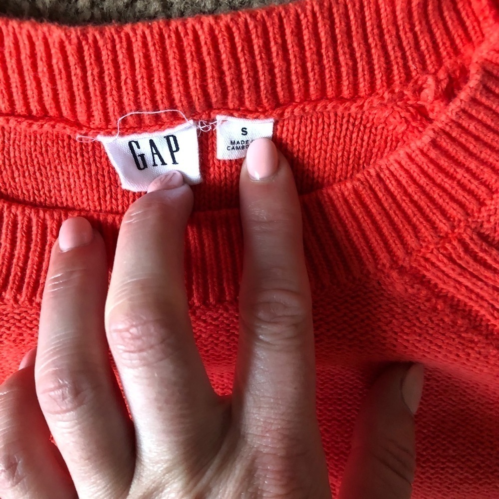 GAP- Sweater - Picture 2 of 2